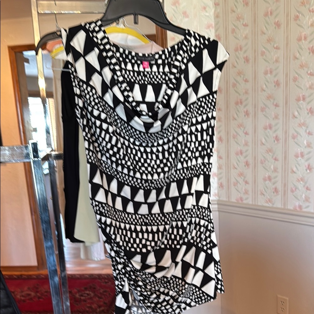 Vince Camuto Black and White Geometric Tunic